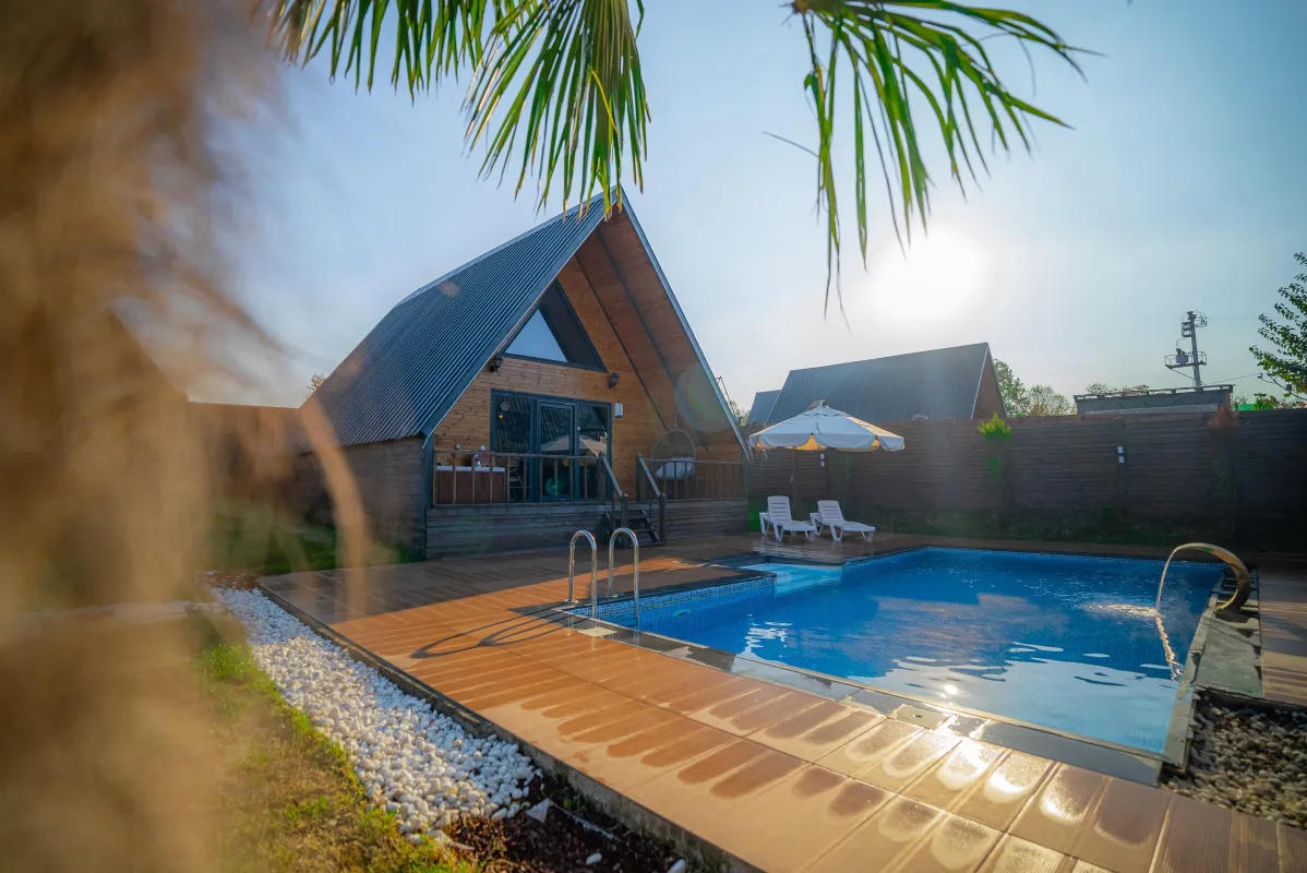 Sapanca Uzunkum Sıcak Havuzlu Bungalov